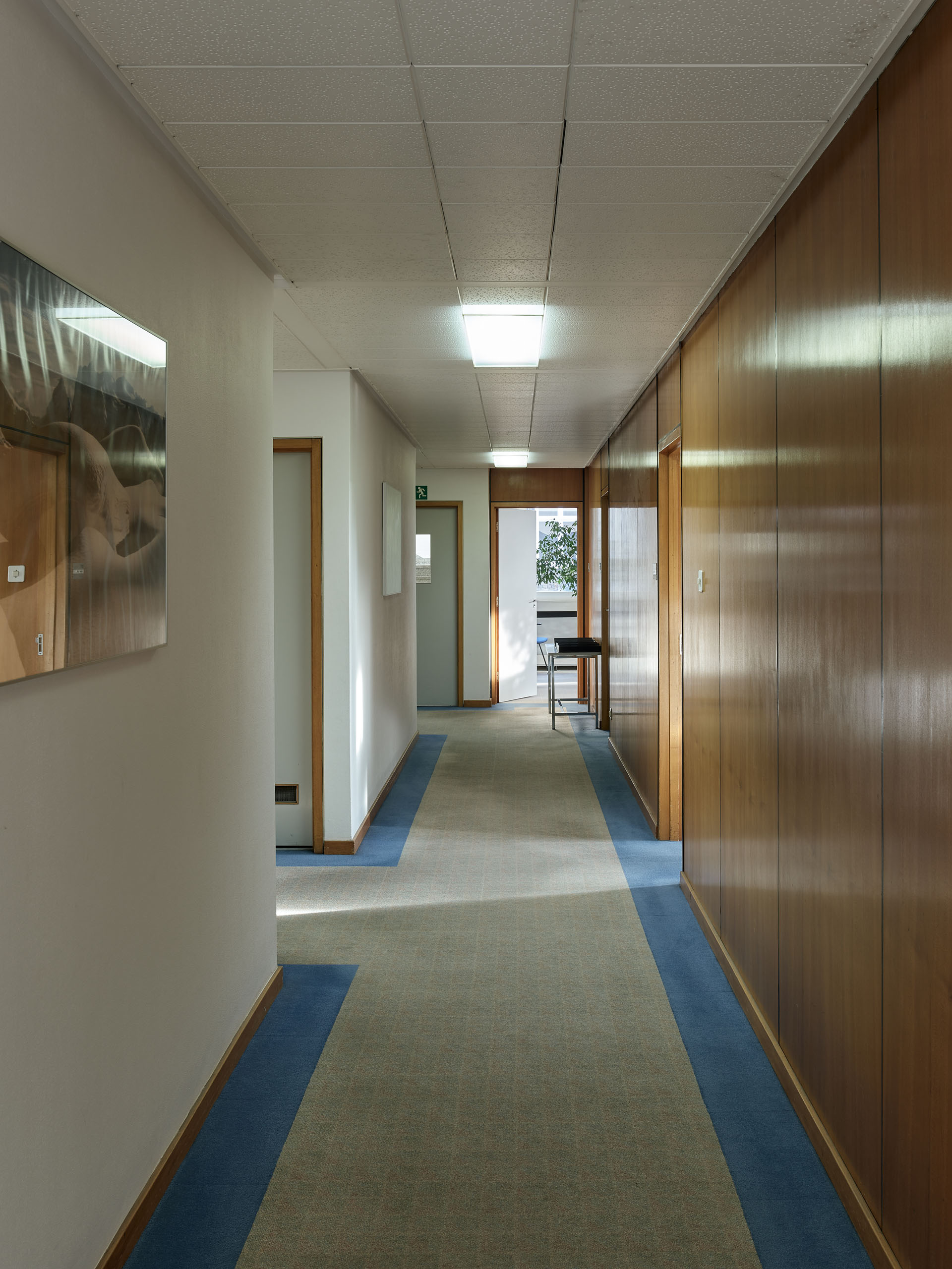 Ahp0008 embassy 005121 J2560